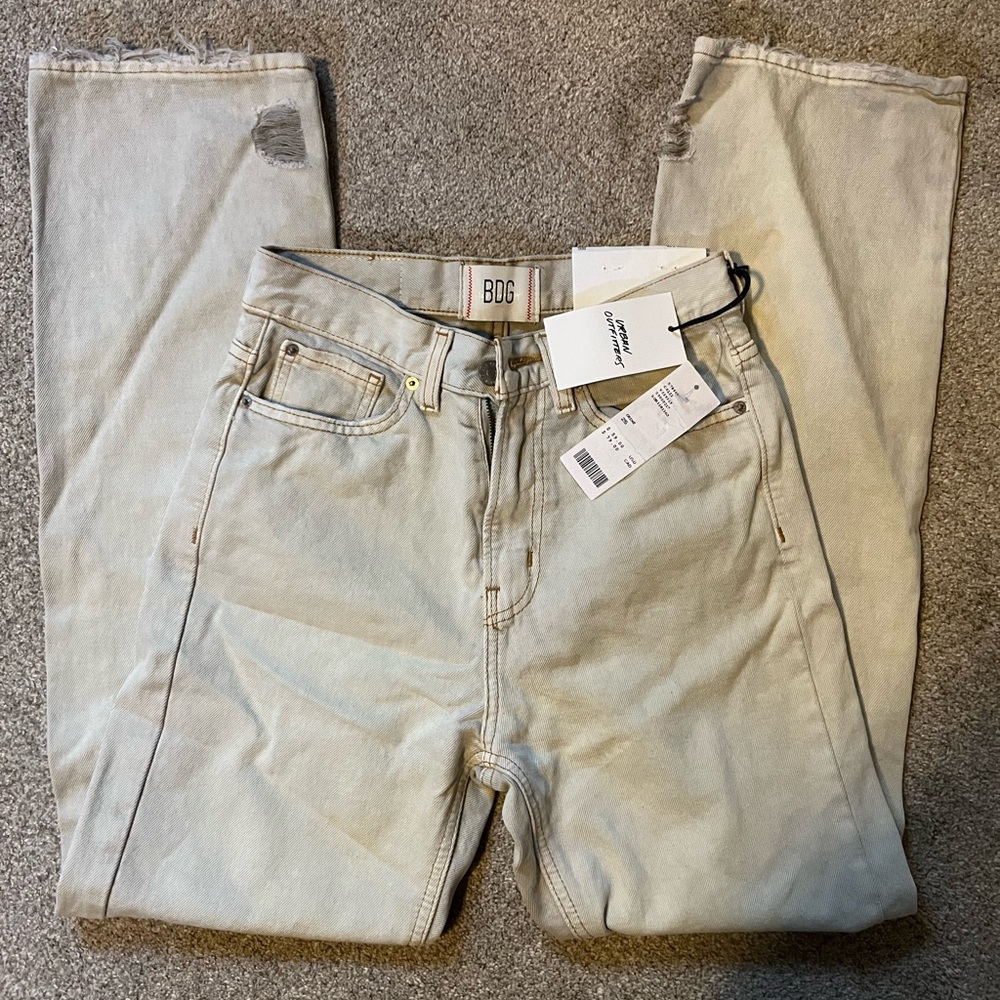 BDG urban outfitters high rise cowboy jeans in cream color size 25